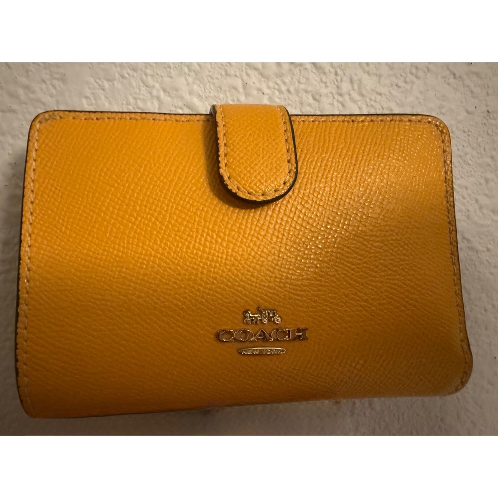 Coach Accordion Zip Wallet Saddle Brown Crossgrain Leather Gold Hardware 54007